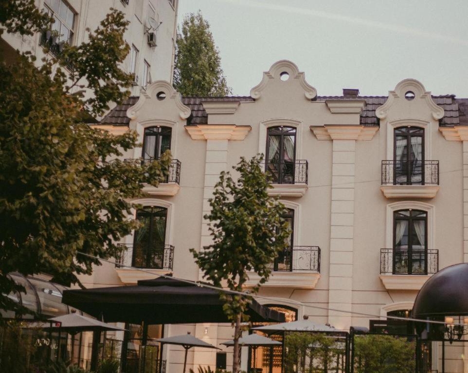 Arte Boutique Hotel Тирана Экстерьер фото